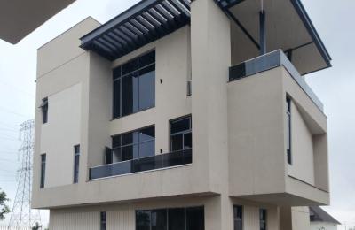 Luxurious 7-Bedroom Duplex